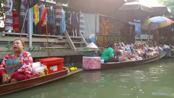 Damnoen Saduak Floating Market Damnoen Saduak Floating Market 是位于泰国曼谷西南约100公里的Ratchaburi省Damnoen Saduak县的一个流动市场 — 图库视频影像