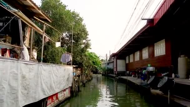 언사두락 Damnoen Saduak Float Market 방콕에서 남서쪽으로 100Km 떨어진 데모넨 — 비디오