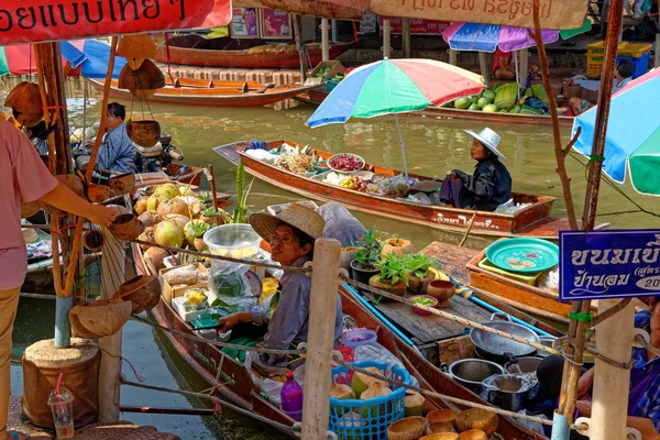 Tha Kha Floating Market - Bangkok - Tailandia — Foto de Stock