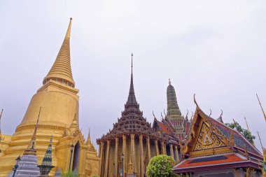 Tarihi Budist tapınağı Wat Phra Kaew 'daki Kraliyet Panteonu ve merkez Bangkok Tayland' daki Büyük Saray.