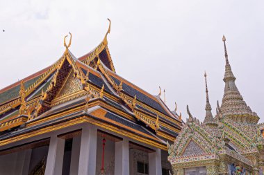 Tarihi Budist tapınağı Wat Phra Kaew 'daki Kraliyet Panteonu ve merkez Bangkok Tayland' daki Büyük Saray.