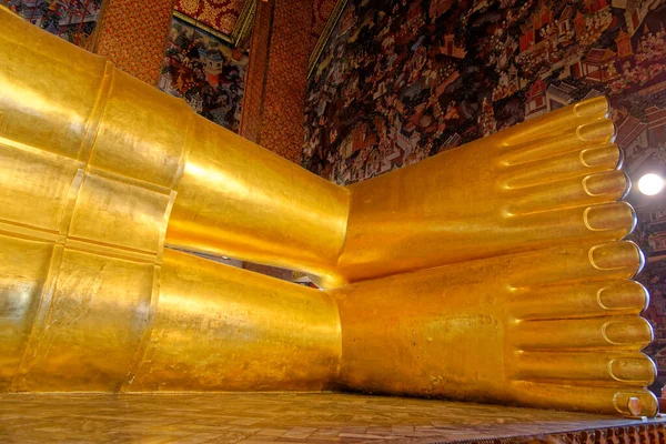 Estátua Buda Ouro Reclinando Detalhes Dentro Templo Wat Pho Bangkok — Fotografia de Stock