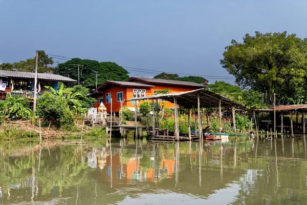 Casa Tradicional Tailandesa Junto Agua Orillas Del Río Chao Phraya — Foto de Stock
