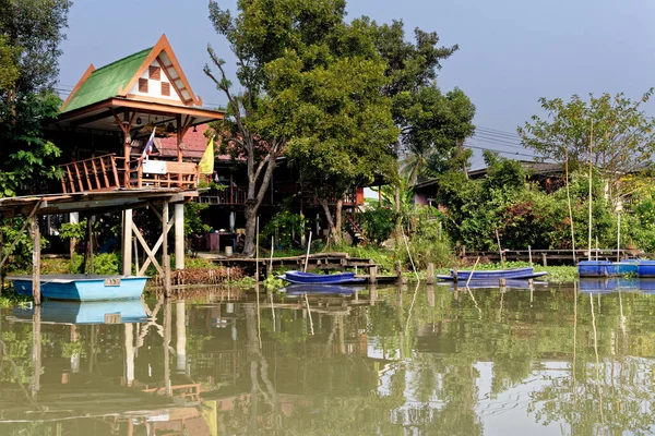 Casa Tradicional Tailandesa Junto Agua Orillas Del Río Chao Phraya — Foto de Stock