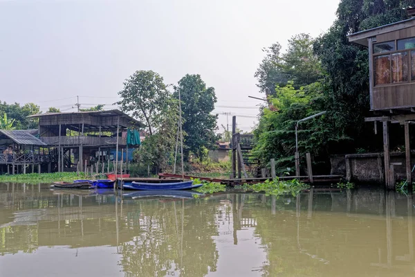 Casa Tradicional Tailandesa Junto Agua Orillas Del Río Chao Phraya —  Fotos de Stock