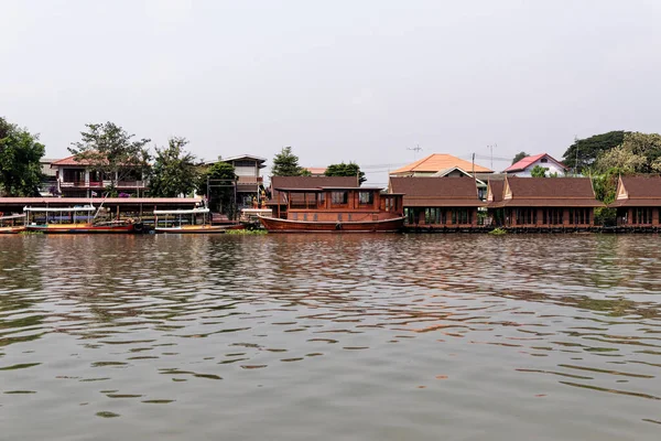 Casa Tradicional Tailandesa Junto Agua Orillas Del Río Chao Phraya —  Fotos de Stock