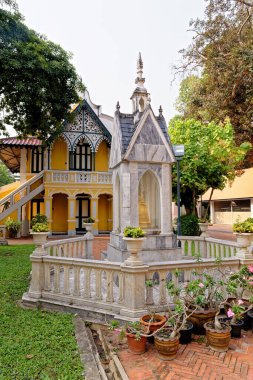 Wat Niwet Thammaprawat Ratchaworawihan, Mimarisi Gotik stilde inşa edilmiş bir Avrupa kilisesini taklit eden Tayland 'ın Budist tapınaklarıdır. Ayutthaya, Tayland - 21 Ocak 2020