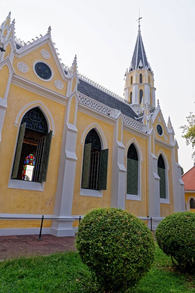 Wat Niwet Shilmaprawat Ratchaworawihan 태국의 사원으로 건축은 양식으로 교회와 유사하다 — 스톡 사진