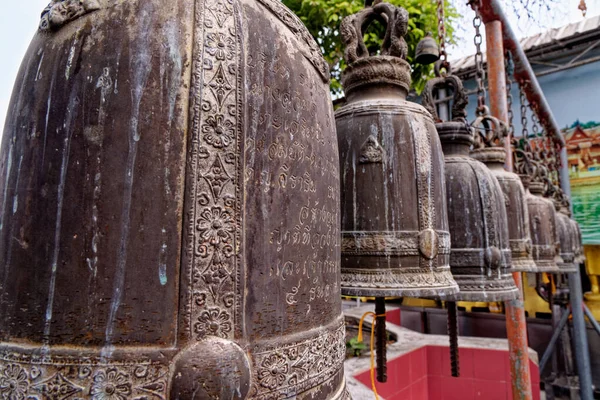 Steel Bell Hang Wat Phanan Choeng Temple Ayutthaya Unesco World — стокове фото