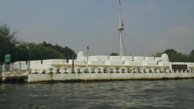 Tayland 'ın en büyük nehri olan Chao Phraya' da dolaşmak. Bangkok 'tan Tayland Körfezi' ne akıyor. 20 Ocak 2020