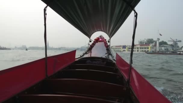在泰国的主要河流Chao Phraya上巡航 它流经曼谷 然后进入泰国湾 January 2020 — 图库视频影像