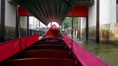 Tayland 'ın en büyük nehri olan Chao Phraya' da dolaşmak. Bangkok 'tan Tayland Körfezi' ne akıyor. 20 Ocak 2020