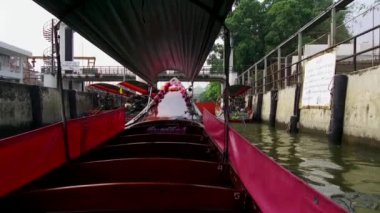 Tayland 'ın en büyük nehri olan Chao Phraya' da dolaşmak. Bangkok 'tan Tayland Körfezi' ne akıyor. 20 Ocak 2020