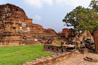 Eski Budist tapınağı Wat Mahathat, Sukhothai, UNESCO Dünya Mirası Alanı, Tayland, Asya - 21 Ocak 2020