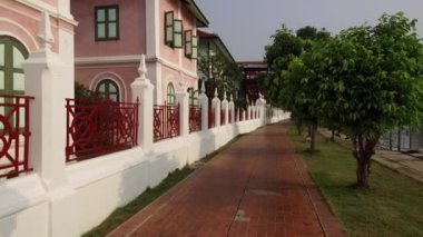 Wat Niwet Thammaprawat Ratchaworawihan - Tayland Budist tapınakları mimarisi Gotik stilde inşa edilmiş bir Avrupa kilisesinin taklidini yapıyor. Ayutthaya, Tayland - 21 Ocak 2020