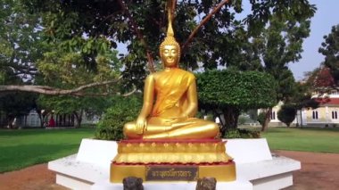 Wat Niwet Thammaprawat Ratchaworawihan - Tayland Budist tapınakları mimarisi Gotik stilde inşa edilmiş bir Avrupa kilisesinin taklidini yapıyor. Ayutthaya, Tayland - 21 Ocak 2020