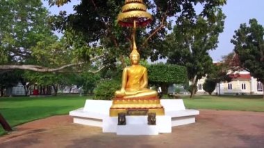 Wat Niwet Thammaprawat Ratchaworawihan - Tayland Budist tapınakları mimarisi Gotik stilde inşa edilmiş bir Avrupa kilisesinin taklidini yapıyor. Ayutthaya, Tayland - 21 Ocak 2020
