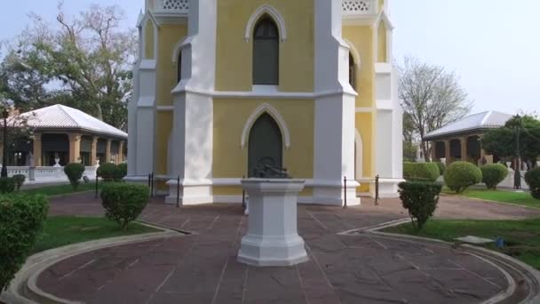 ワット ニウェット タンマプラワット ラチャワワワン タイの仏教寺院で その建築はゴシック様式で建てられたヨーロッパの教会のものを模倣しています アユタヤ 2020年1月21日 — ストック動画