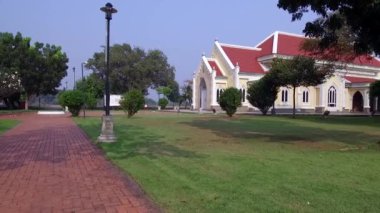 Wat Niwet Thammaprawat Ratchaworawihan - Tayland Budist tapınakları mimarisi Gotik stilde inşa edilmiş bir Avrupa kilisesinin taklidini yapıyor. Ayutthaya, Tayland - 21 Ocak 2020