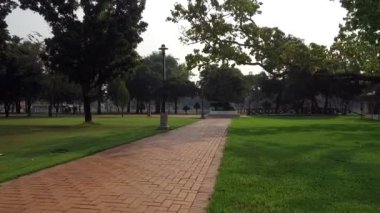 Wat Niwet Thammaprawat Ratchaworawihan - Tayland Budist tapınakları mimarisi Gotik stilde inşa edilmiş bir Avrupa kilisesinin taklidini yapıyor. Ayutthaya, Tayland - 21 Ocak 2020