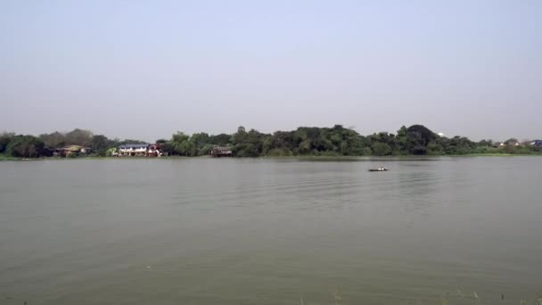 2020年1月21日至21日在古城Ayutthaya的Chao Phraya河的长尾船巡航 — 图库视频影像