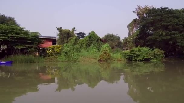 Κρουαζιέρα Βάρκα Από Τον Ποταμό Chao Phraya Στην Αρχαία Πόλη — Αρχείο Βίντεο