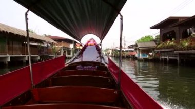 Tayland 'ın en büyük nehri olan Bangkok' taki Chao Phraya 'da geziniyorum. Bangkok 'tan Tayland Körfezi' ne akıyor. 20 Ocak 2020
