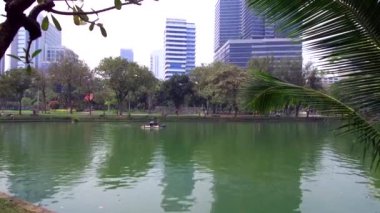 Pathum Wan ilçesindeki Lumphini Parkı (ayrıca LumpiniorLumpinee) - Bangkok, Tayland - 22 Ocak 2020