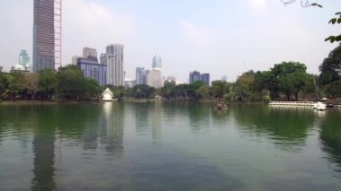 Pathum Wan ilçesindeki Lumphini Parkı (ayrıca LumpiniorLumpinee) - Bangkok, Tayland - 22 Ocak 2020