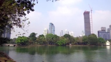 Pathum Wan ilçesindeki Lumphini Parkı (ayrıca LumpiniorLumpinee) - Bangkok, Tayland - 22 Ocak 2020