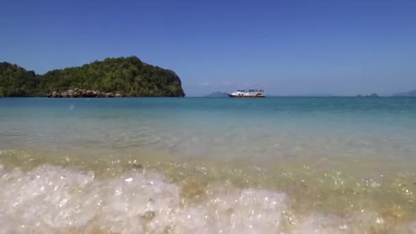 Koh Phak Bia Island Liten Som Ligger Bakom Hong Island — Stockvideo