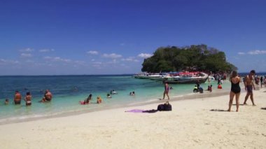 Seyahat güzergahı - Tup Adası 'ndaki plaj (Tub Adası, Koh Tap veya Koh Thap olarak da bilinir). Krabi Eyaleti, Tayland - 24 Ocak 2020