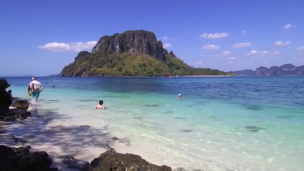 旅游目的地 吐普岛上的海滩 亦称为吐布岛 观塘或观塘 Krabi Province Thailand January 2020 — 图库视频影像