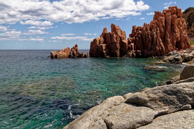 Rocce Rosse plajı, Arbatax, Tortoli, Ogliastra ili, Sardinya, İtalya, Avrupa 'nın kırmızı kayaları - 18 Mayıs 2019
