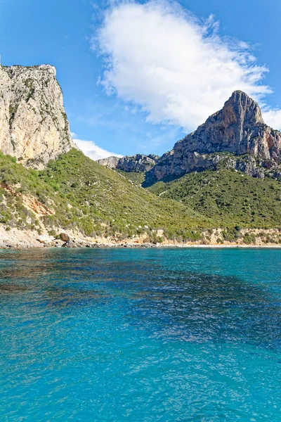 Подорожуючи Блакитним Морем Скелястим Узбережжям Затоці Оросея Східному Узбережжі Сардинії — стокове фото