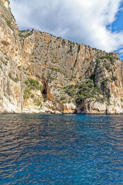 Cruising Blue Sea Rocky Coast Gulf Orosei East Coast Sardinia — Stock Photo, Image