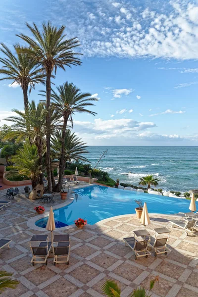 Vista Sulla Piscina Sul Mare Mediterraneo Una Giornata Sole Vacanze — Foto Stock