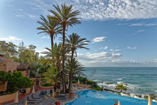 Vista Sulla Piscina Sul Mare Mediterraneo Una Giornata Sole Vacanze — Foto Stock