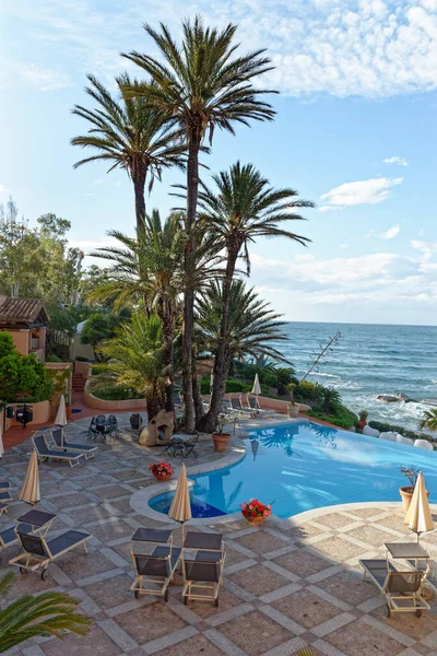 Vista Sulla Piscina Sul Mare Mediterraneo Una Giornata Sole Vacanze — Foto Stock