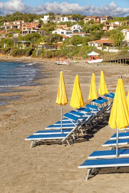 Sardinya 'nın kayalık kıyısındaki Porto Frailis' in manzarası - Arbatax, Tortol, Ogliastra, İtalya - 19 Mayıs 2919