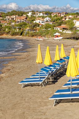 Sardinya 'nın kayalık kıyısındaki Porto Frailis' in manzarası - Arbatax, Tortol, Ogliastra, İtalya - 19 Mayıs 2919