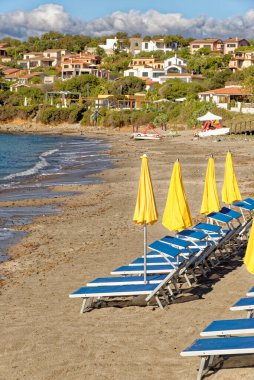 Sardinya 'nın kayalık kıyısındaki Porto Frailis' in manzarası - Arbatax, Tortol, Ogliastra, İtalya - 19 Mayıs 2919