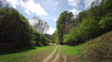 Somerset, İngiltere 'deki Cheddar Gorge manzarası - Mendip Hills, Cheddar, Somerset Birleşik Krallık' ta bir kireçtaşı vadisi - 25 Mayıs 2020