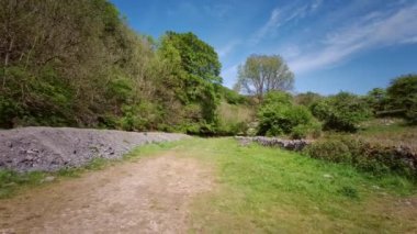 Somerset, İngiltere 'deki Cheddar Gorge manzarası - Mendip Hills, Cheddar, Somerset Birleşik Krallık' ta bir kireçtaşı vadisi - 25 Mayıs 2020