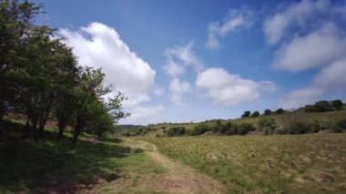 Somerset, İngiltere 'deki Cheddar Gorge manzarası - Mendip Hills, Cheddar, Somerset Birleşik Krallık' ta bir kireçtaşı vadisi - 25 Mayıs 2020