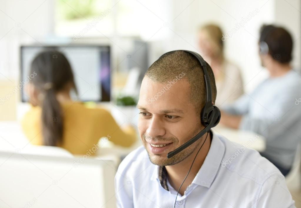  service operator working in office