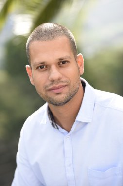 İspanyol adam ayakta dışında