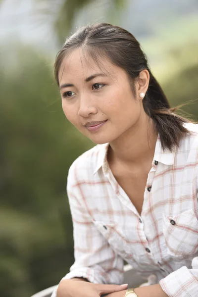 年轻的亚裔女人 — 图库照片