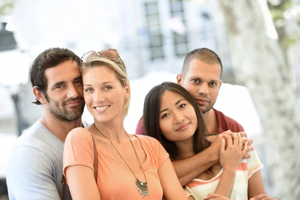 Paare im Urlaub genießen das Zusammensein — Stockfoto