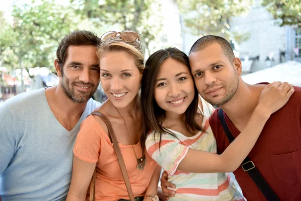 Freunde glücklich zusammen — Stockfoto